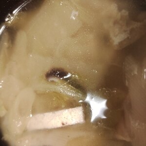 油揚げ・椎茸・白菜・ねぎの味噌汁